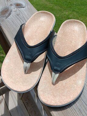Spenco 8 Black Sandals Flip Flops Refurbished